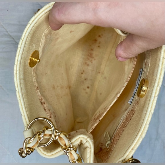 Vintage Gold Quilted Amanda Smith Purse with Adjustable Strap - Picture 5 of 11